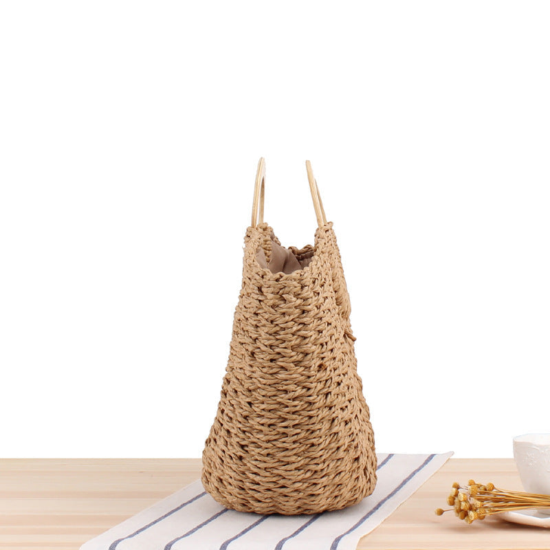 Strandtasche aus gewebtem Papierseil mit Holzgriff