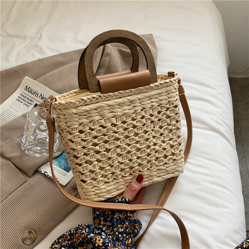 Nuova borsa a mano intrecciata casual alla moda