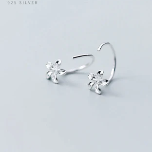Orecchini a cerchio con ciondolo a forma di fiore semplice in argento sterling 925, squisiti per le donne, gioielli da sposa in argento sterling.