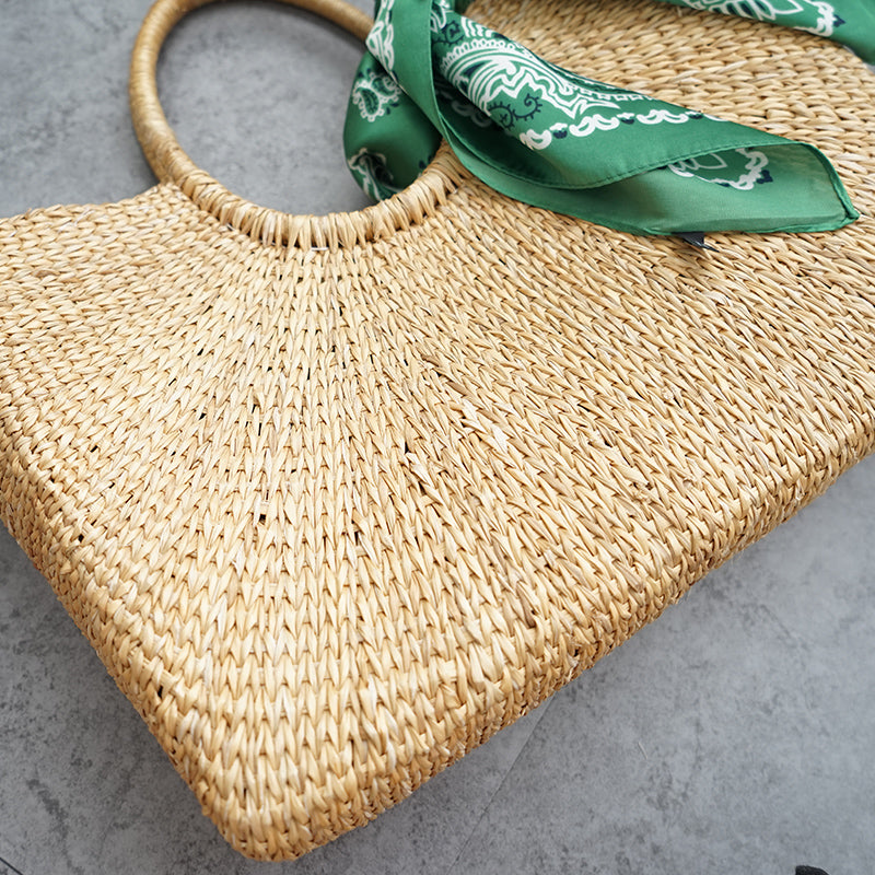 Quadratische modische Strohhandtasche