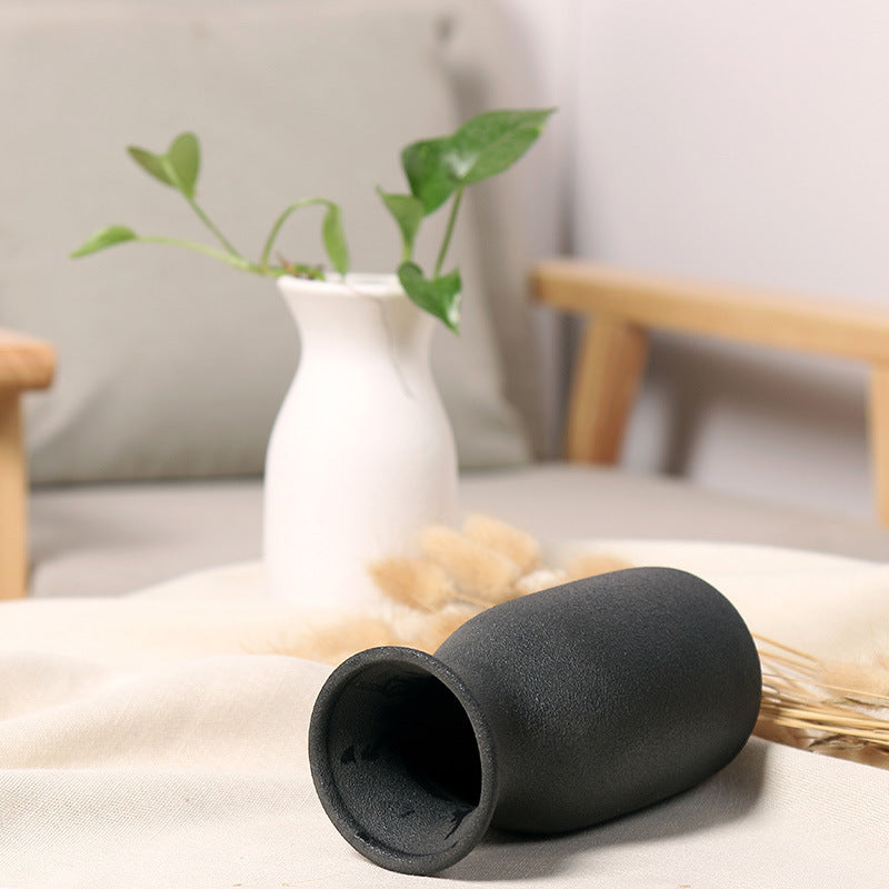 Vaso in ceramica bianca e nera