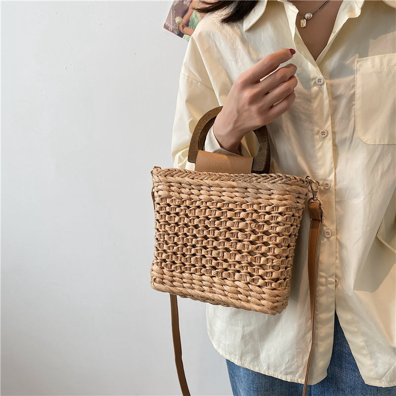 Nuova borsa a mano intrecciata casual alla moda