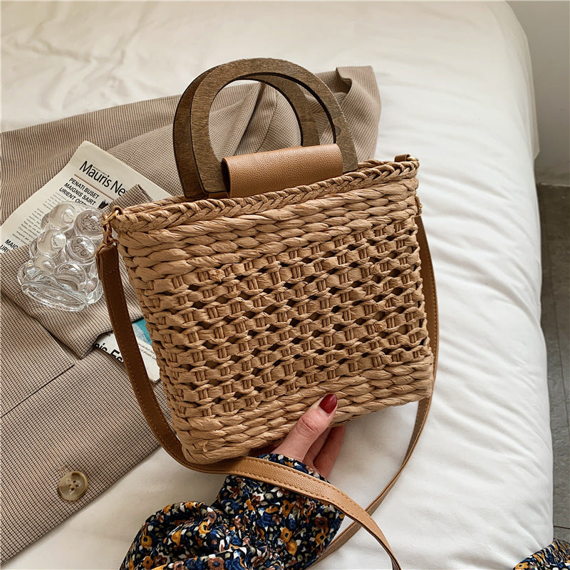 Nuova borsa a mano intrecciata casual alla moda