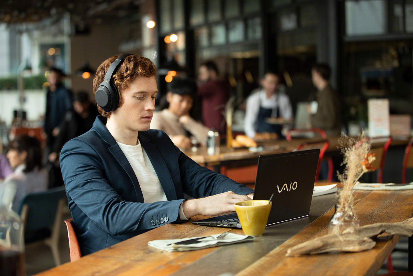 Sony WH-1000XM4 Cuffie over-ear senza filo con cancellazione del rumore, tecnologia Bluetooth, connessione multipoint, fino a 30 ore di durata della batteria e ricarica rapida, nero