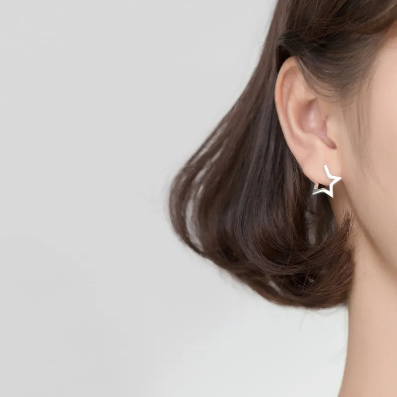 Orecchini a cerchio con stella irregolare minimalista per donna, in argento sterling 925