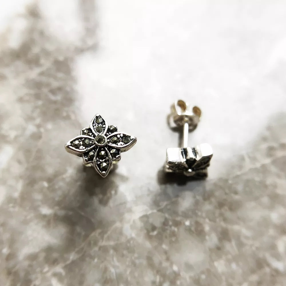 Ohrstecker Markasit Nero Star, europäischer Stil, glamouröser Modeschmuck, gutes Geschenk für Frauen aus 925er Sterlingsilber