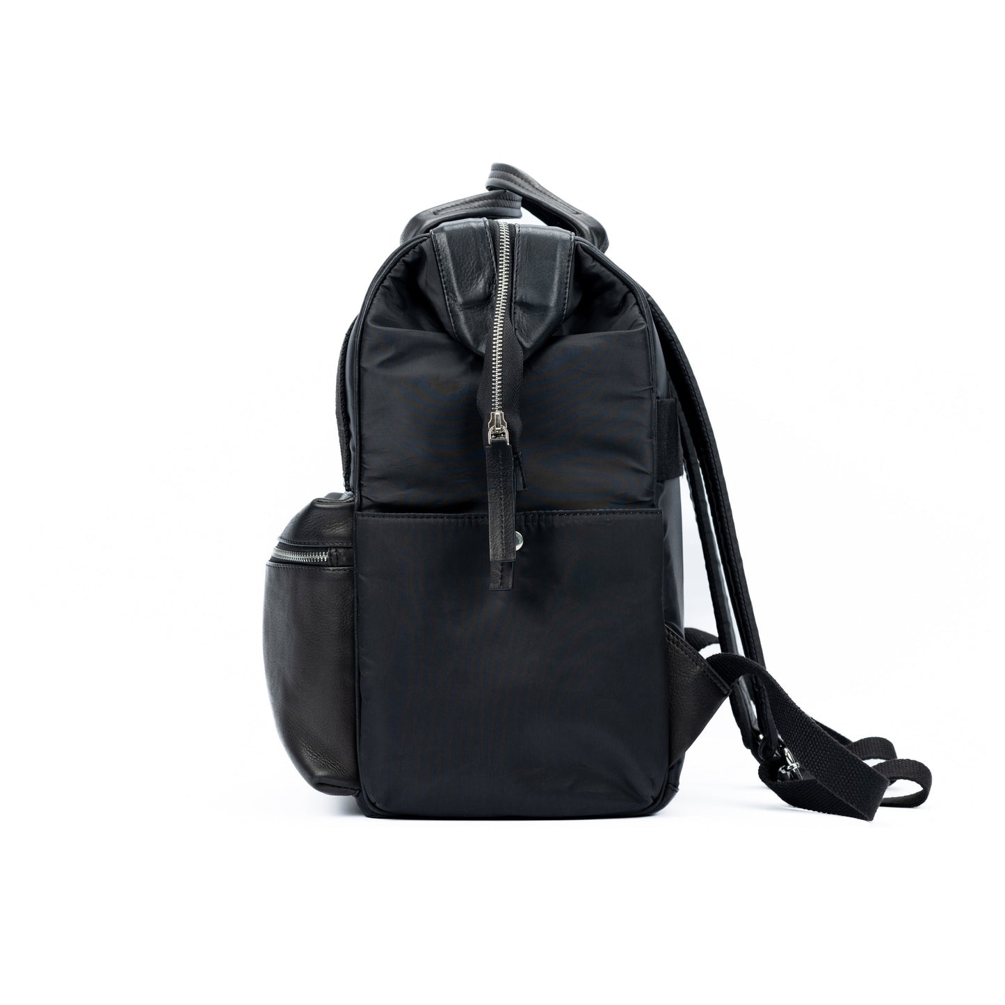 K0037AB | Wasserabweisender Rucksack aus wasserdichtem Nylon/Echtleder