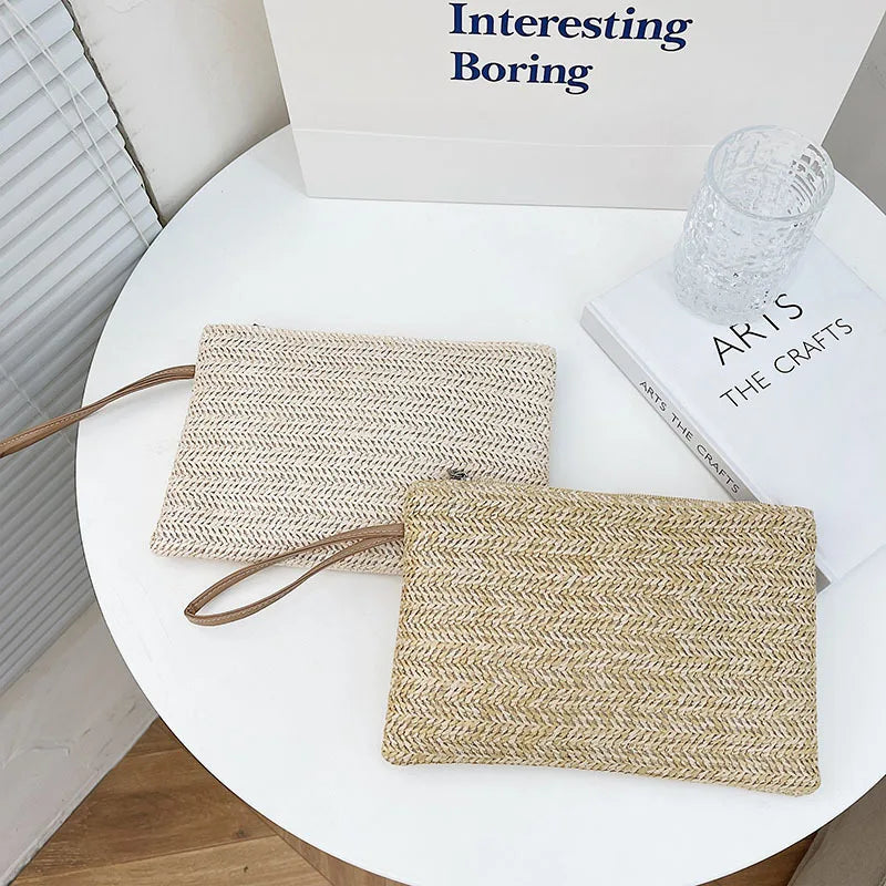 Pochette moda in paglia intrecciata