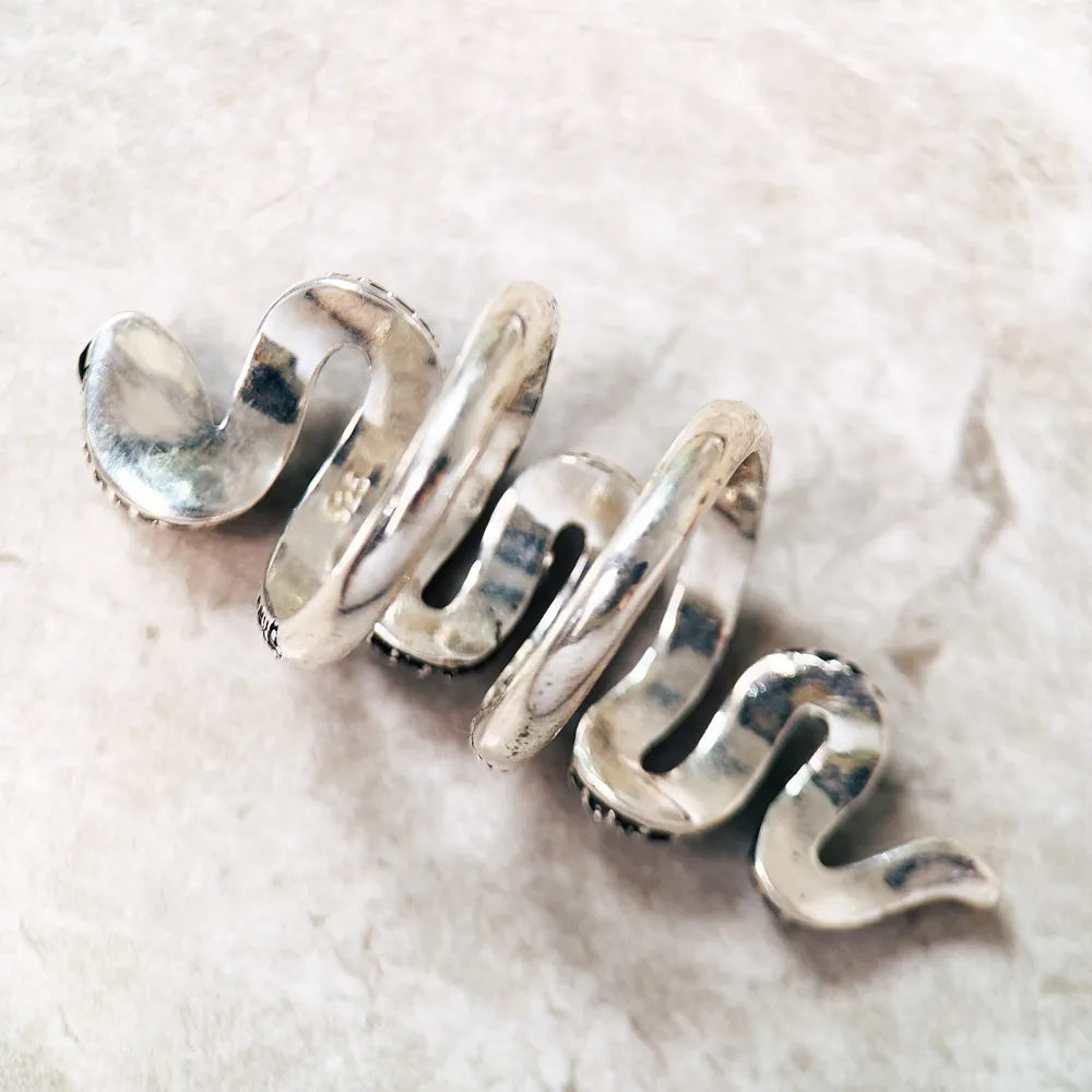 Anello lungo a forma di serpente nero, stile europeo, gioielli vintage raffinati per ragazze e donne, regalo in argento sterling 925.