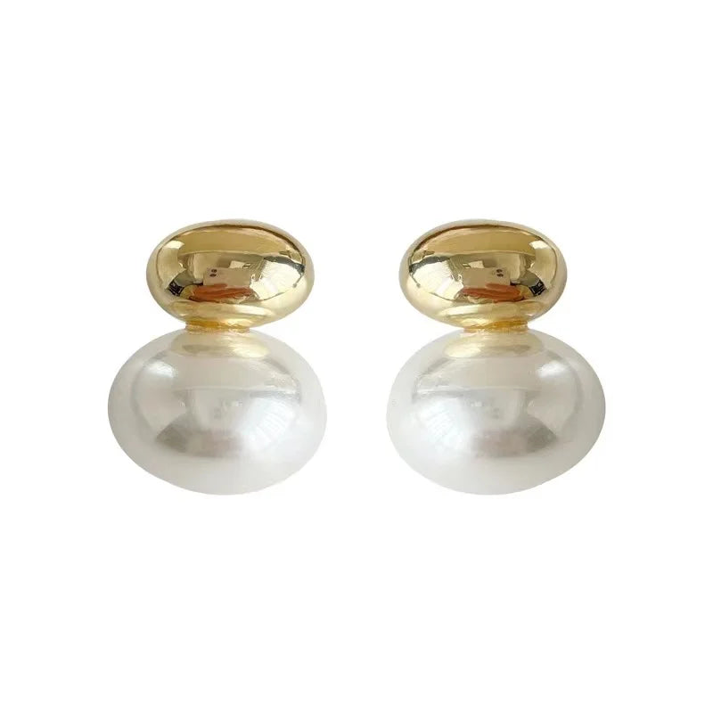 Eleganti orecchini a perla piatta con giunzioni a fagiolo per donna