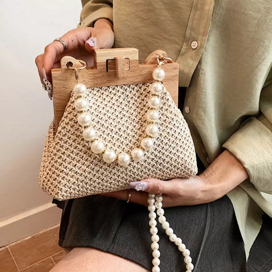 Borsa a tracolla in paglia intrecciata alla moda con clip in legno