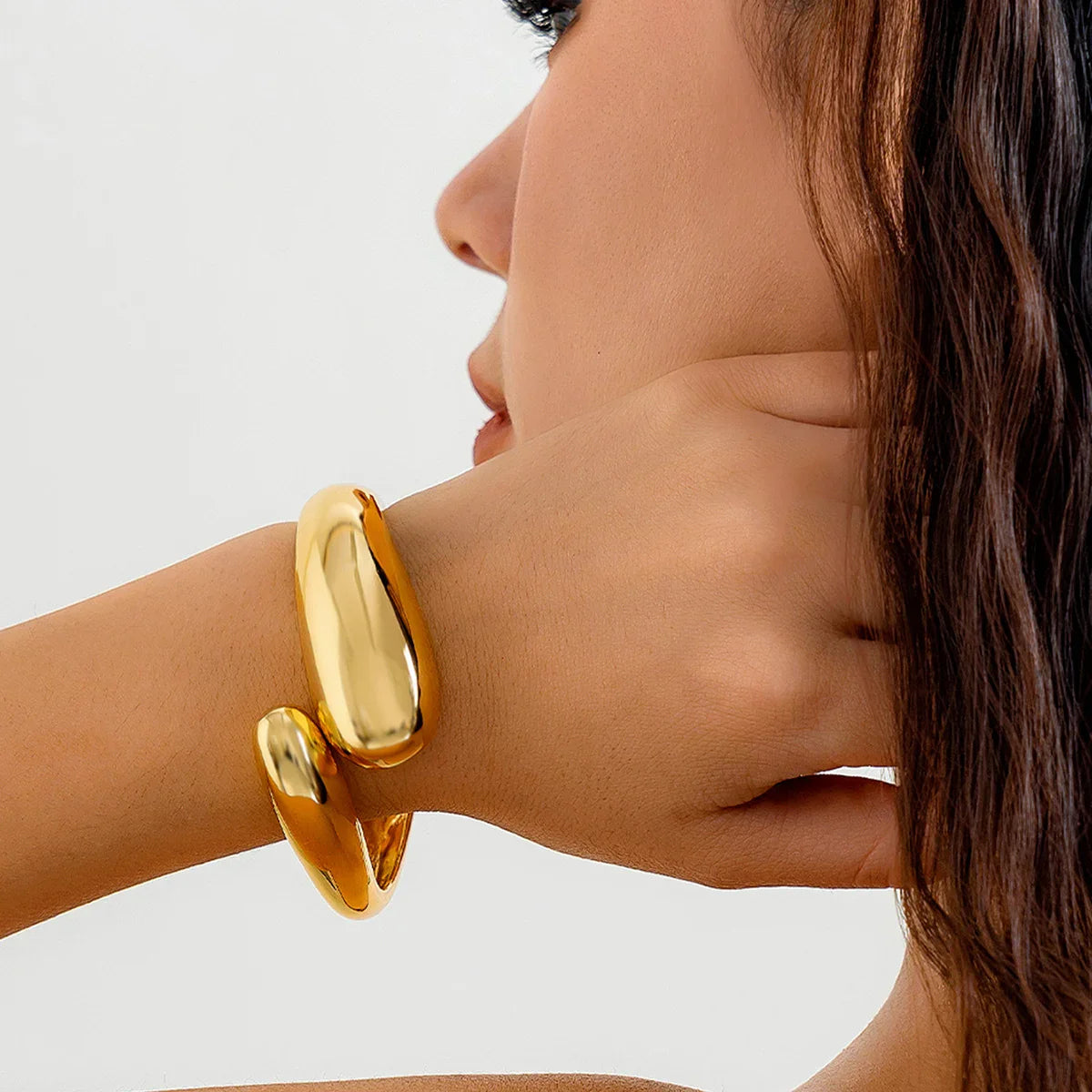 Bracciale regolabile con goccia d'acqua, stile fashion, colore oro e argento