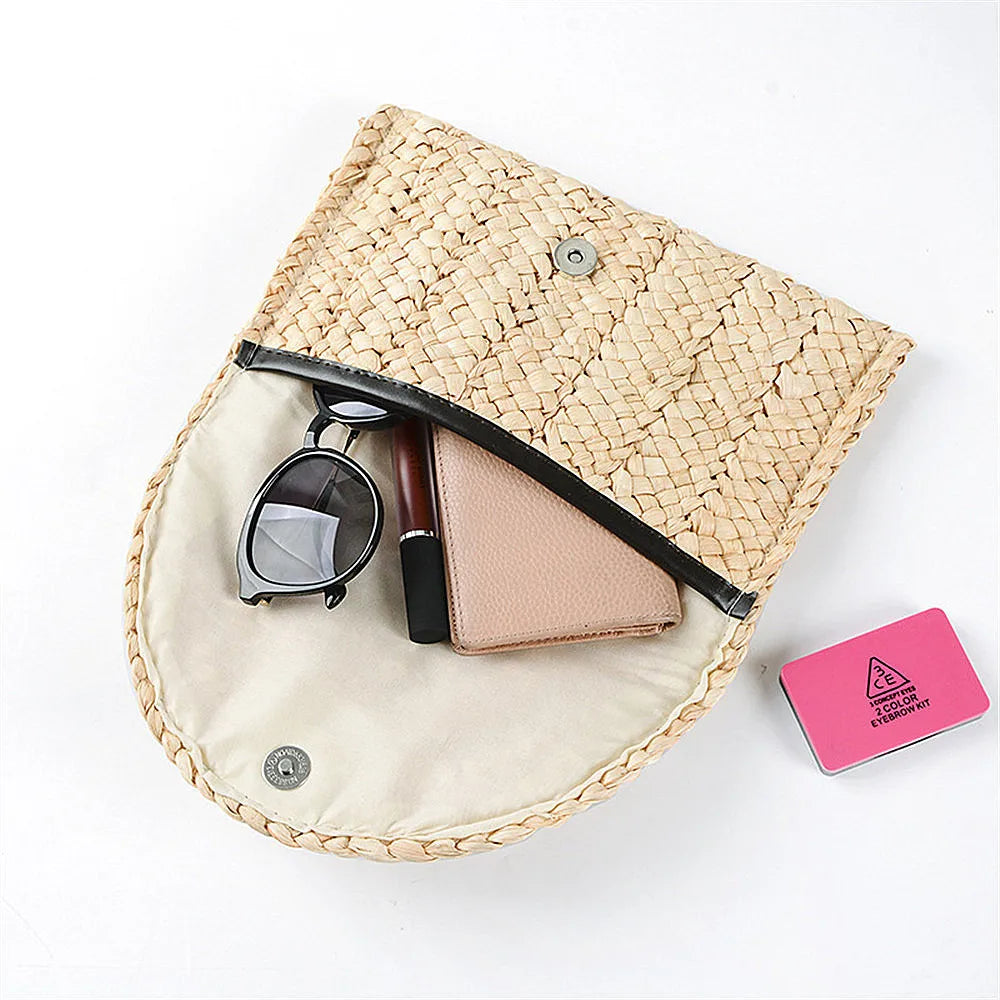 Pochette in paglia con interno in tessuto