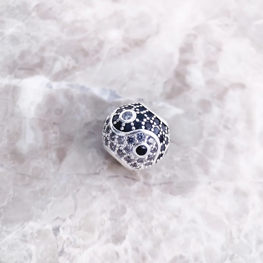 Perline Yin Yang Micro Pave Ball Charm per donna Fai da te Gioielli raffinati Creazione uomo Vero argento Sterling 925 Regalo Europa