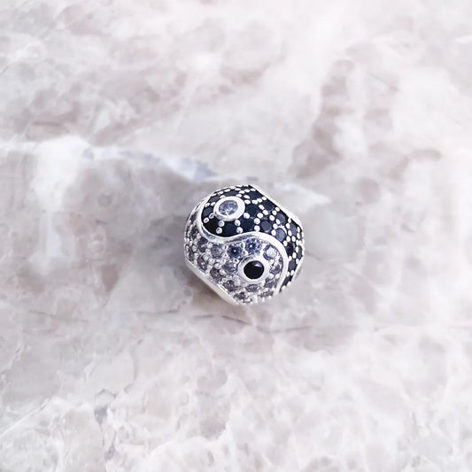 Perline Yin Yang Micro Pave Ball Charm per donna Fai da te Gioielli raffinati Creazione uomo Vero argento Sterling 925 Regalo Europa