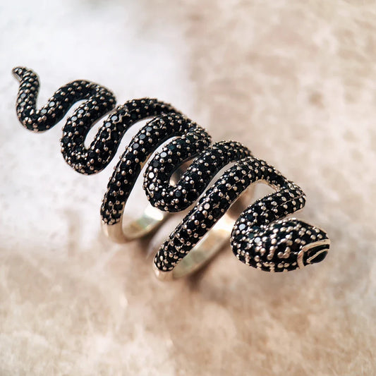 Anello lungo a forma di serpente nero, stile europeo, gioielli vintage raffinati per ragazze e donne, regalo in argento sterling 925.