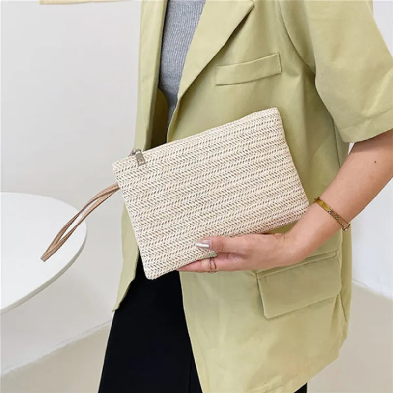 Pochette moda in paglia intrecciata