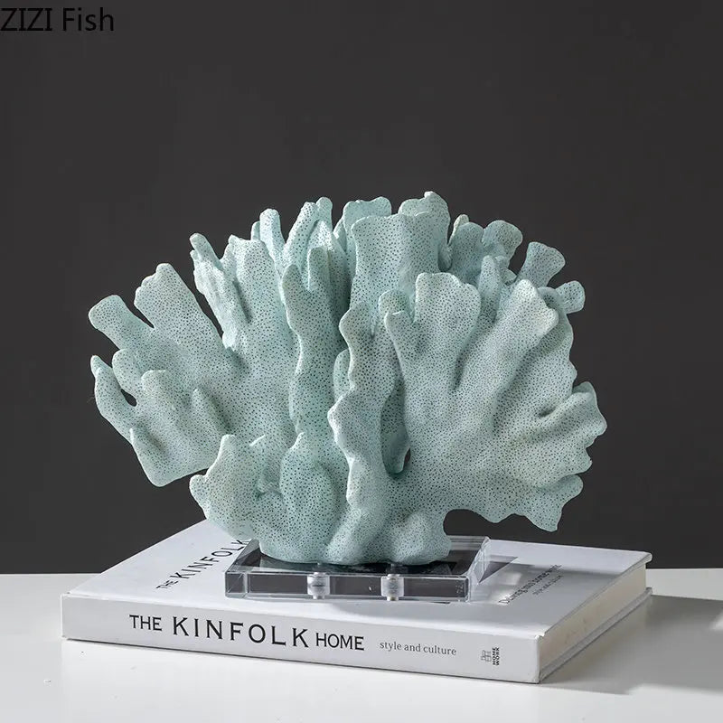 Kreative Korallenharzstatue mit transparentem Sockel