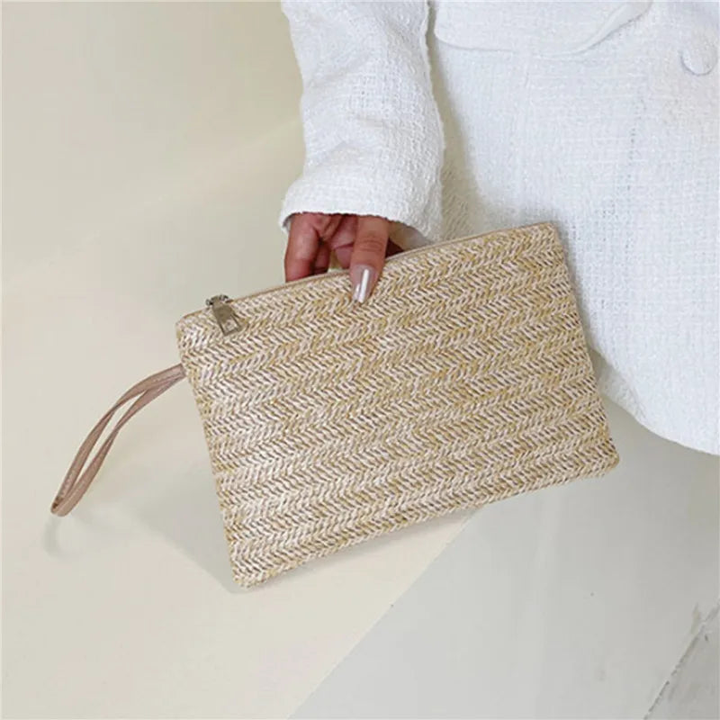 Pochette moda in paglia intrecciata