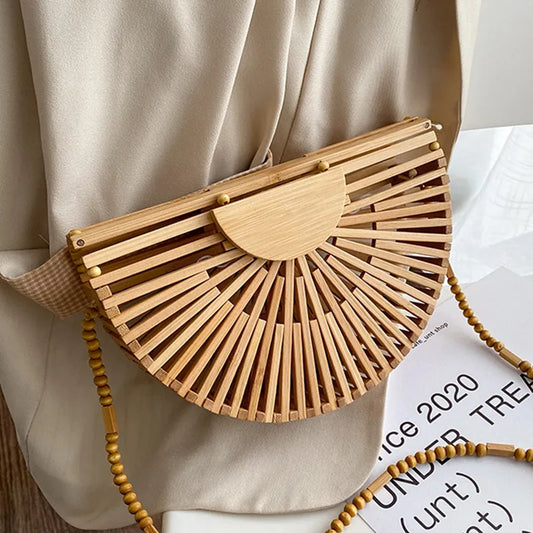 Borsa da spiaggia di lusso in bambù intrecciato a forma di emicerchio