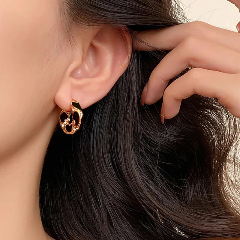 Orecchini a cerchio piccoli con fibbia placcati in oro per donna