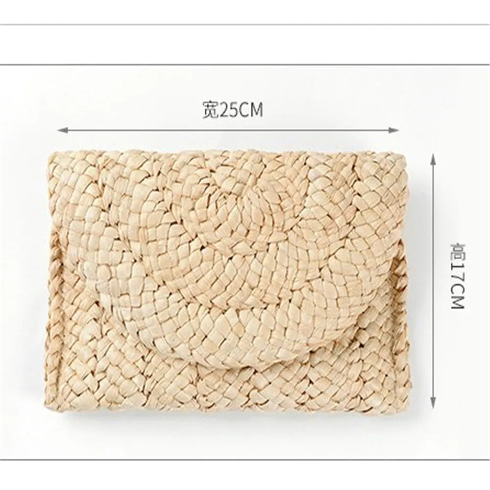 Pochette in paglia con interno in tessuto