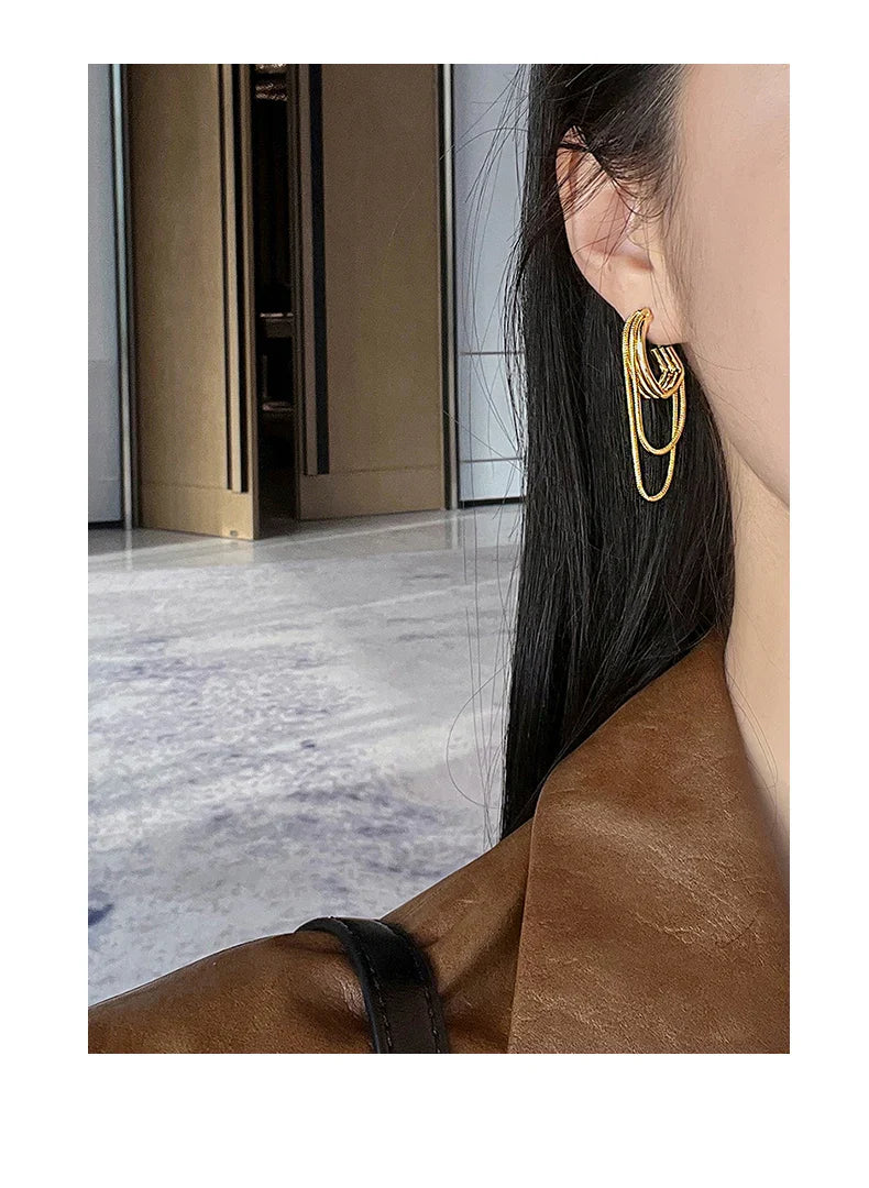Orecchini geometrici con nappe in metallo