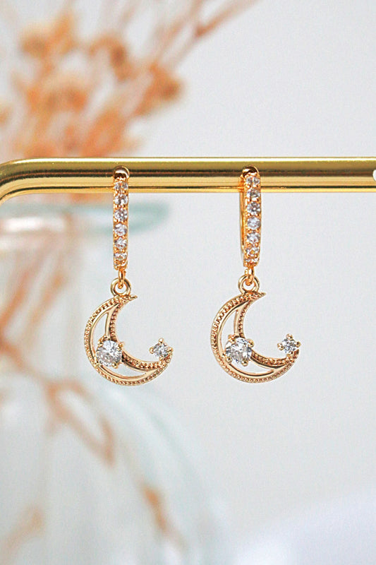 Orecchini a cerchio a forma di luna con zirconi cubici in oro 24 carati