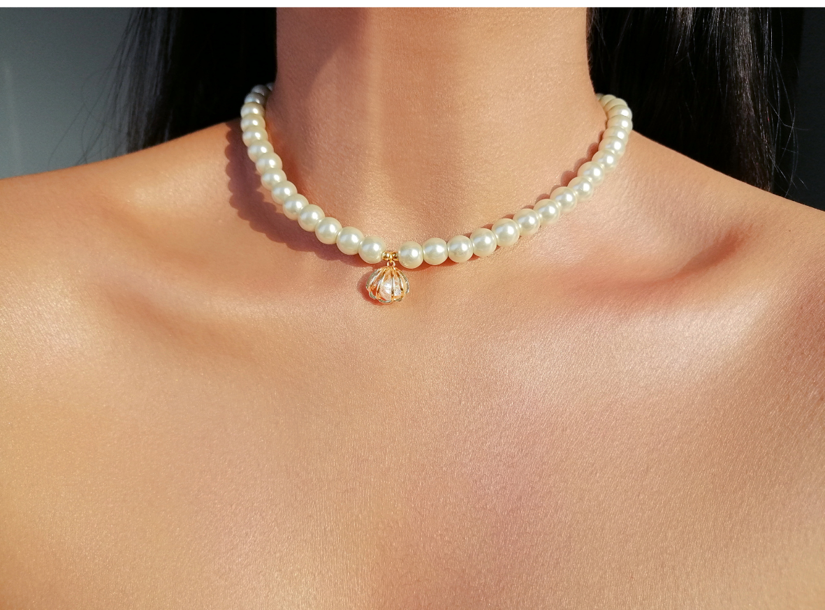 Choker con perle ceche in conchiglia 24K