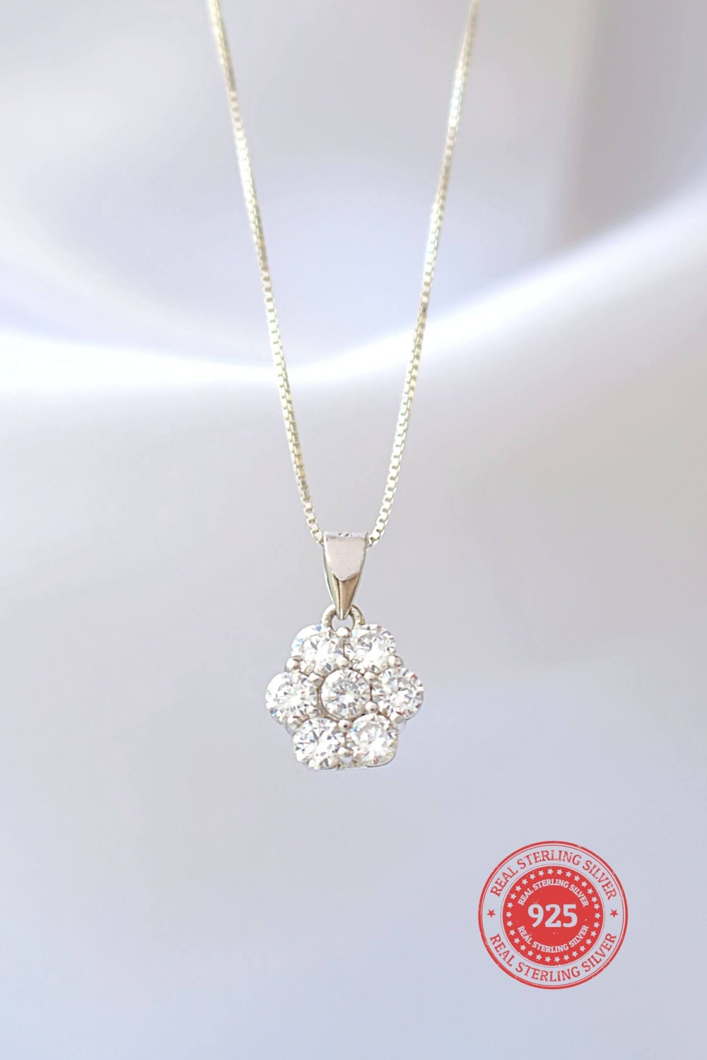 Halskette mit Blumen-CZ-Anhänger aus 925er Silber