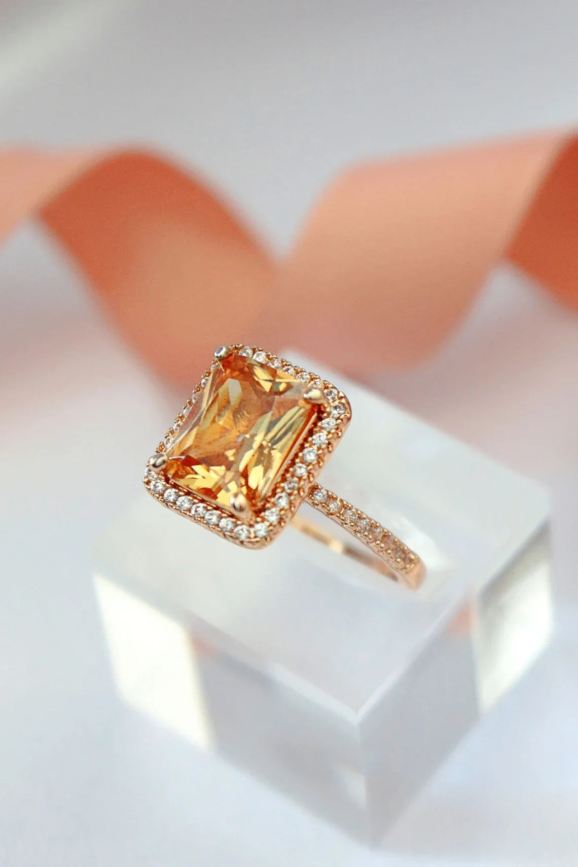 Halo-Champagner-Ring aus 18 Karat Roségold