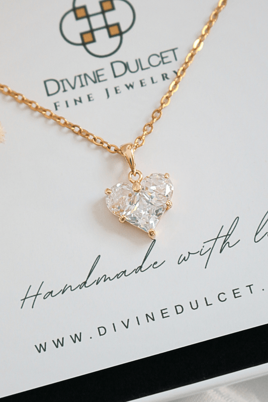 Collana con ciondolo a cuore CZ da 24 carati