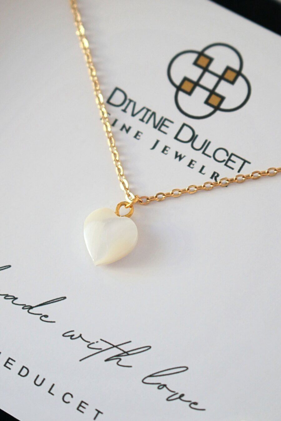 Collana a forma di cuore con conchiglia naturale 24K
