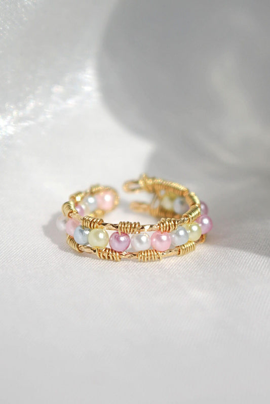 Anello con fascia cablata a mano in oro arcobaleno pastello da 18 carati