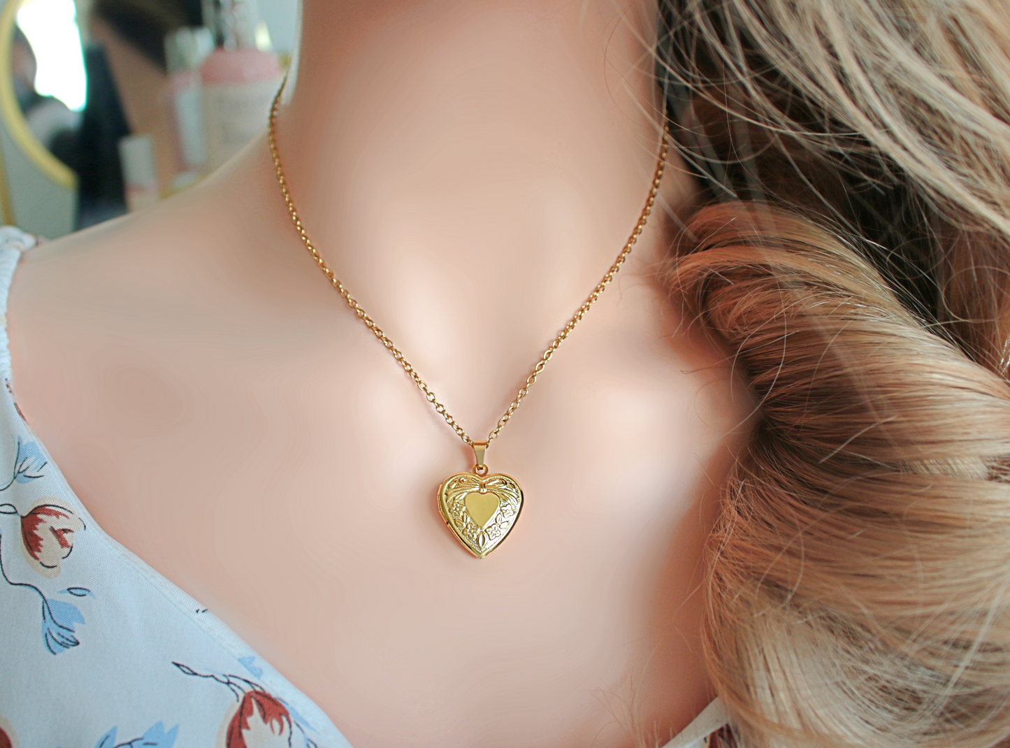 Collana con medaglione a cuore da 18 carati