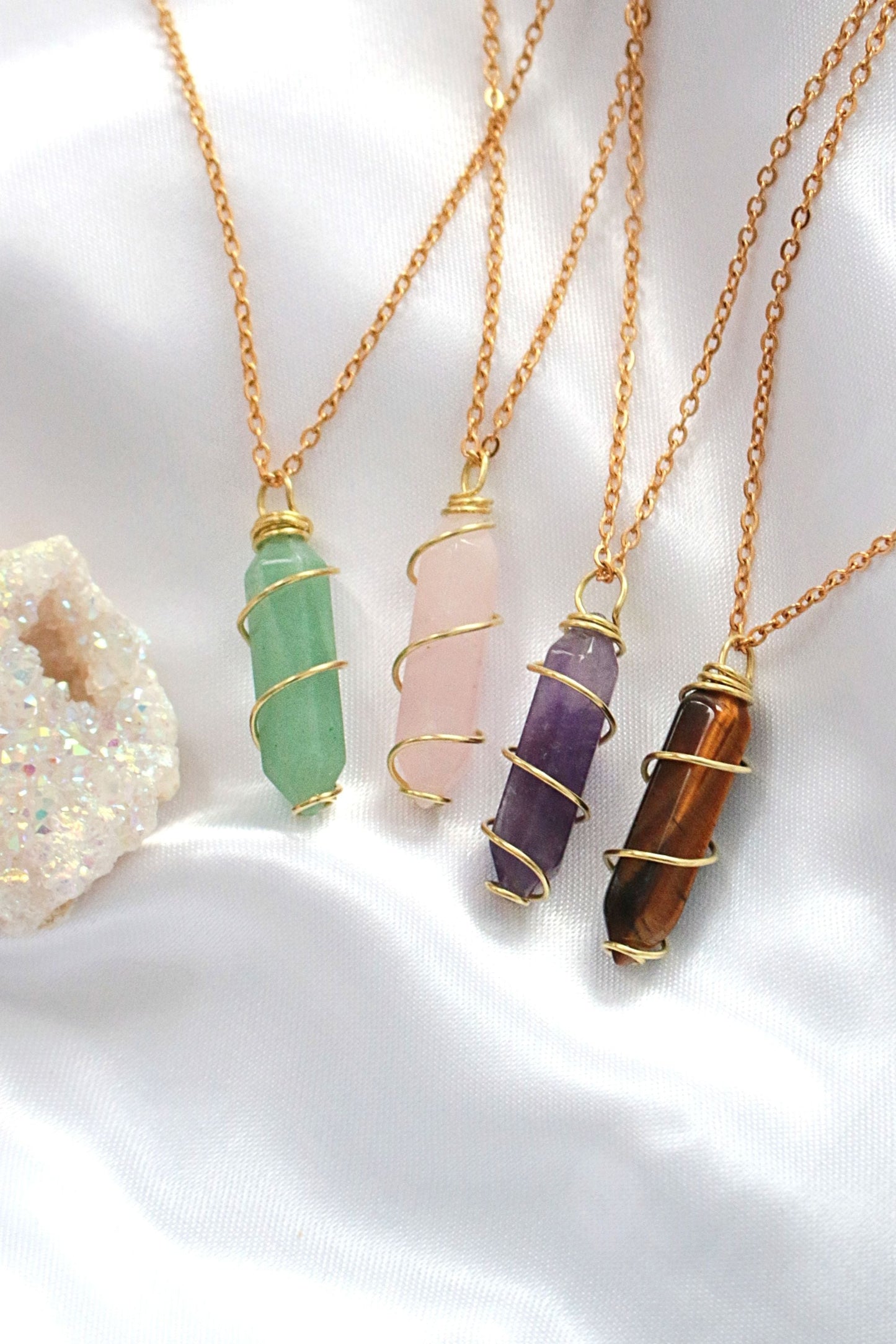 Collana con cristalli curativi naturali a doppia estremità in oro 18 carati, realizzata a mano