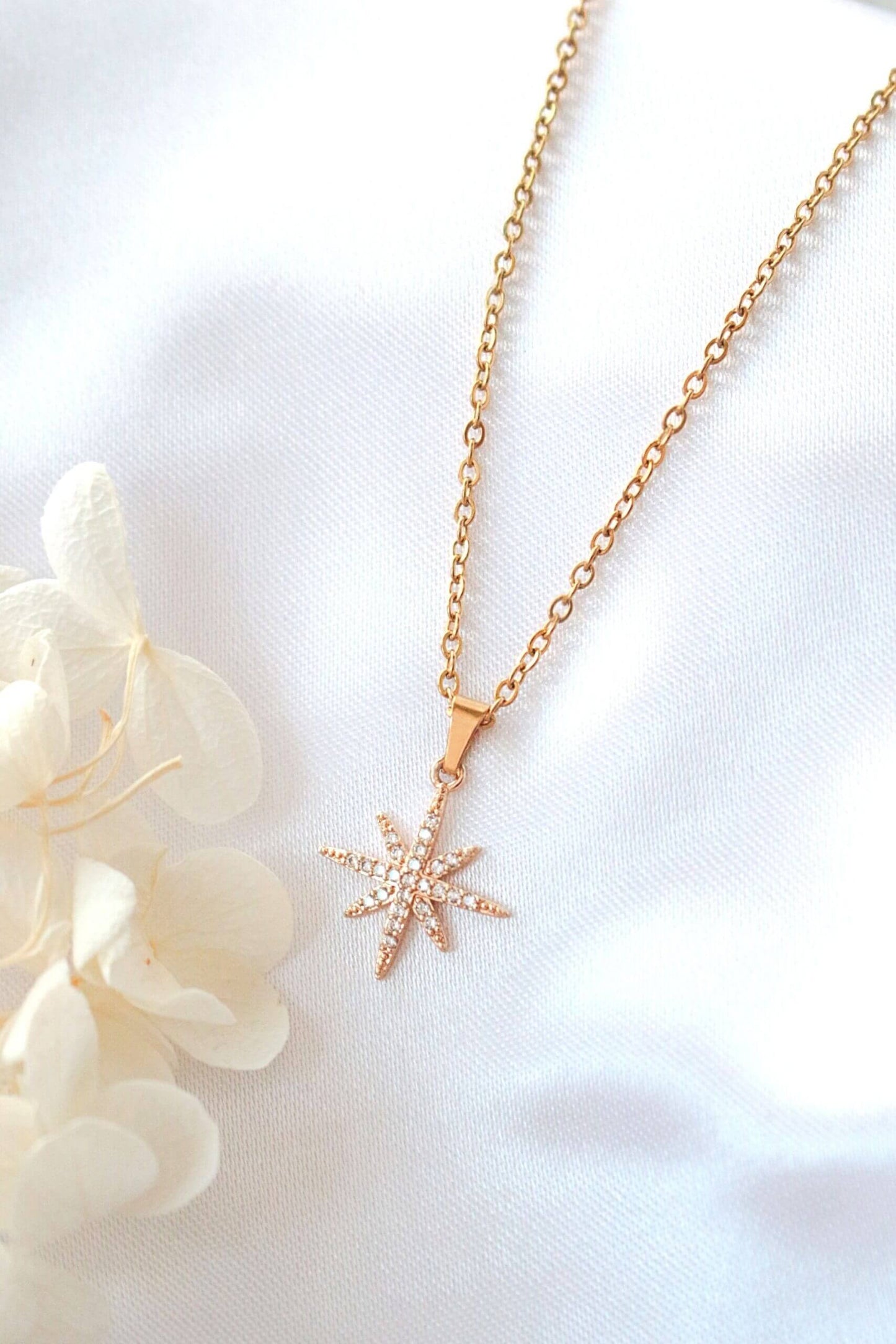 Collana con stella Polaris da 24 carati
