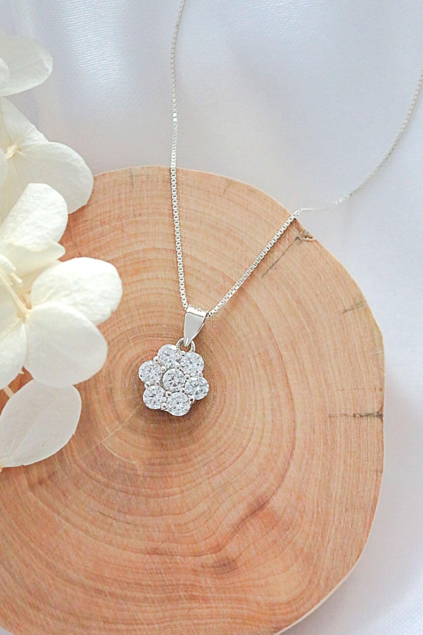 Halskette mit Blumen-CZ-Anhänger aus 925er Silber