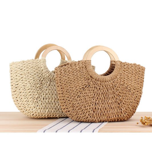 Strandtasche aus gewebtem Papierseil mit Holzgriff