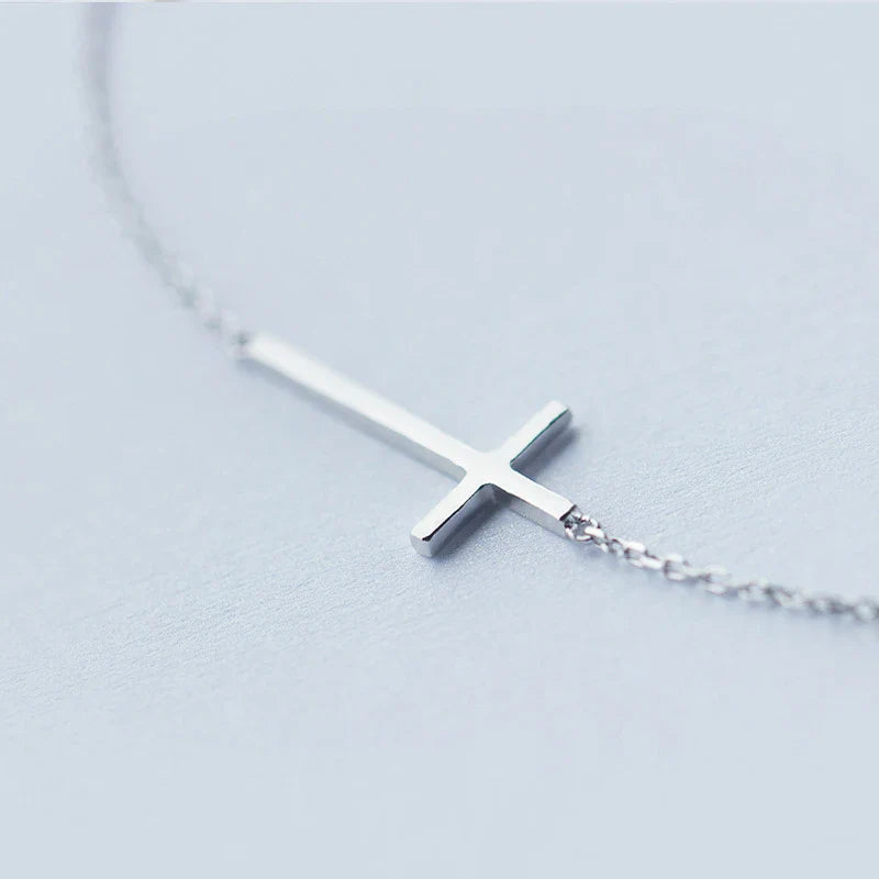 Catena a croce semplice classica in argento sterling 925
