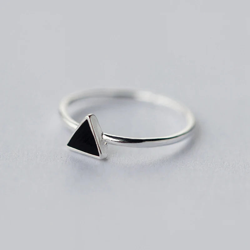 Anello regolabile in argento sterling 925 con triangolo smaltato nero per donna