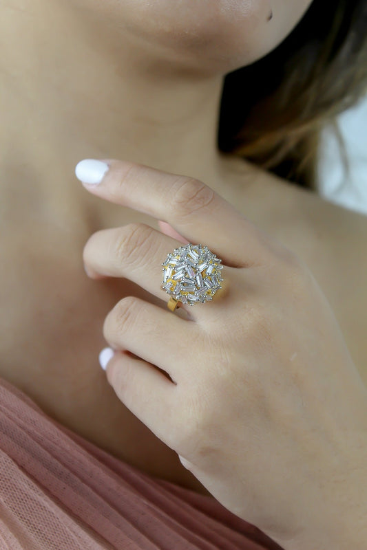 Anello con corona di cristallo