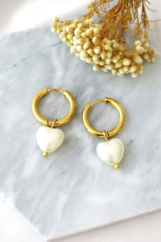 Orecchini a cerchio con cuori di perle 24K